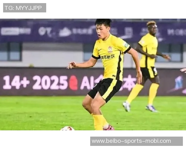 青岛西海岸球员杨希即将加盟上海海港引发关注与期待 青岛西海岸球员杨希即将加盟上海海港引发关注与期待